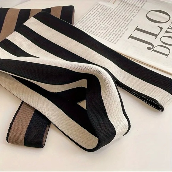 Striped Knitted Striped Small Tote Bag - Picture 8 of 10